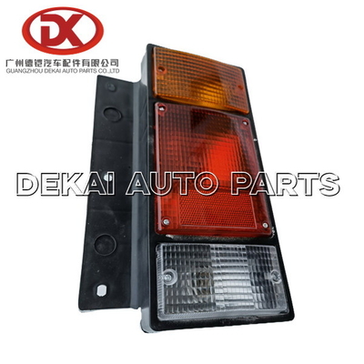 600P 700P FRR ISUZU NPR أجزاء الذيل ضوء المصباح الخلفي 8942574190